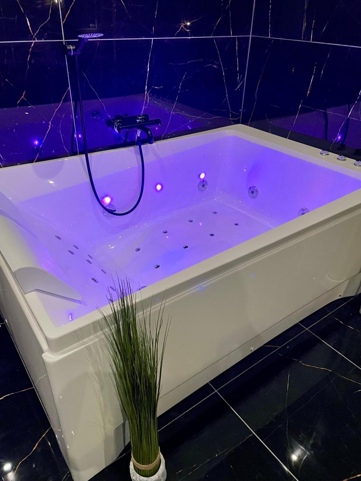 Jungle Love Room De L Hermitage Турнон-сюр-Рон Екстериор снимка