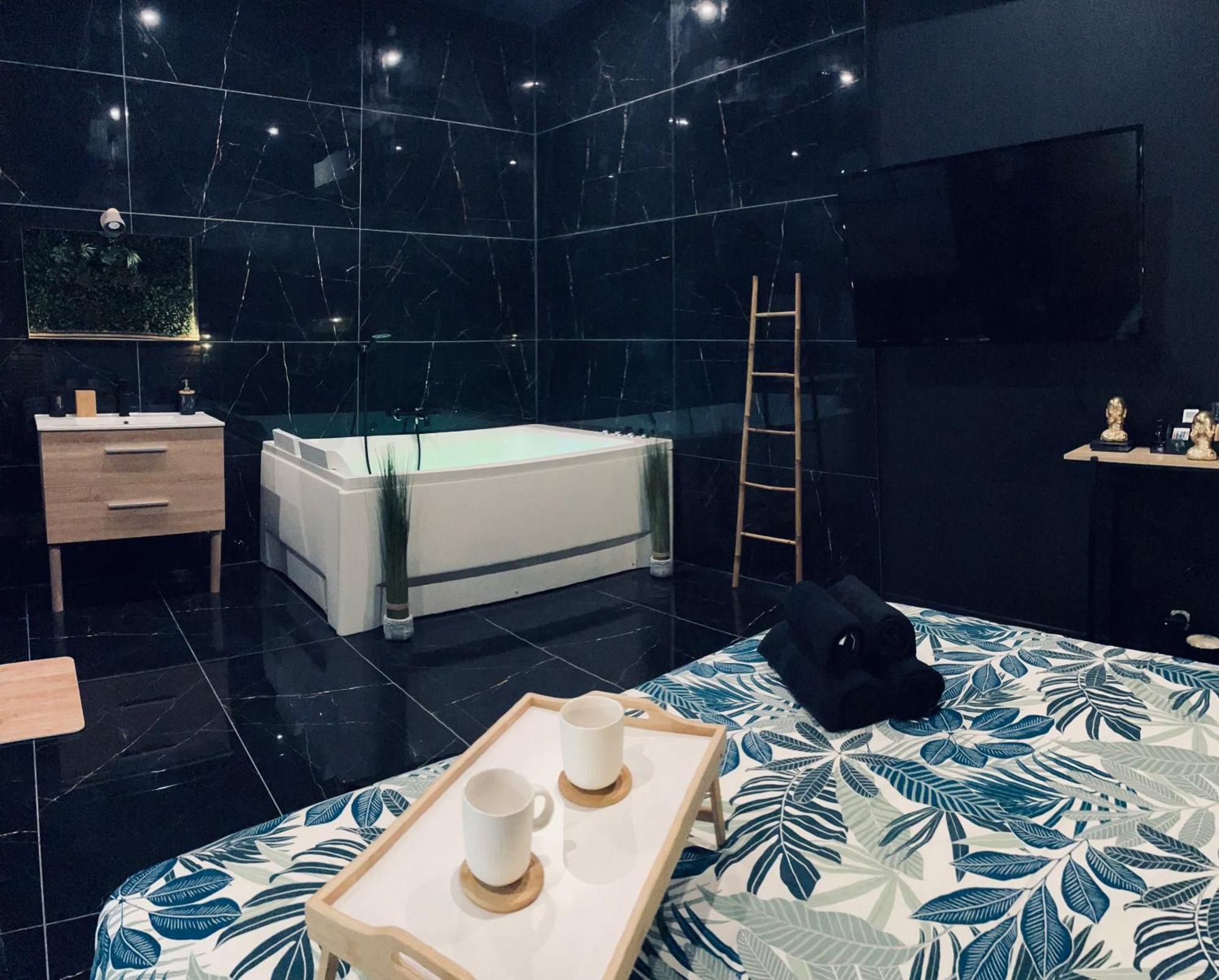 Jungle Love Room De L Hermitage Турнон-сюр-Рон Екстериор снимка