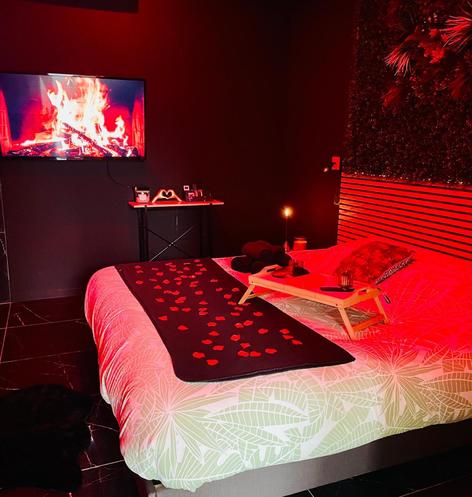 Jungle Love Room De L Hermitage Турнон-сюр-Рон Екстериор снимка